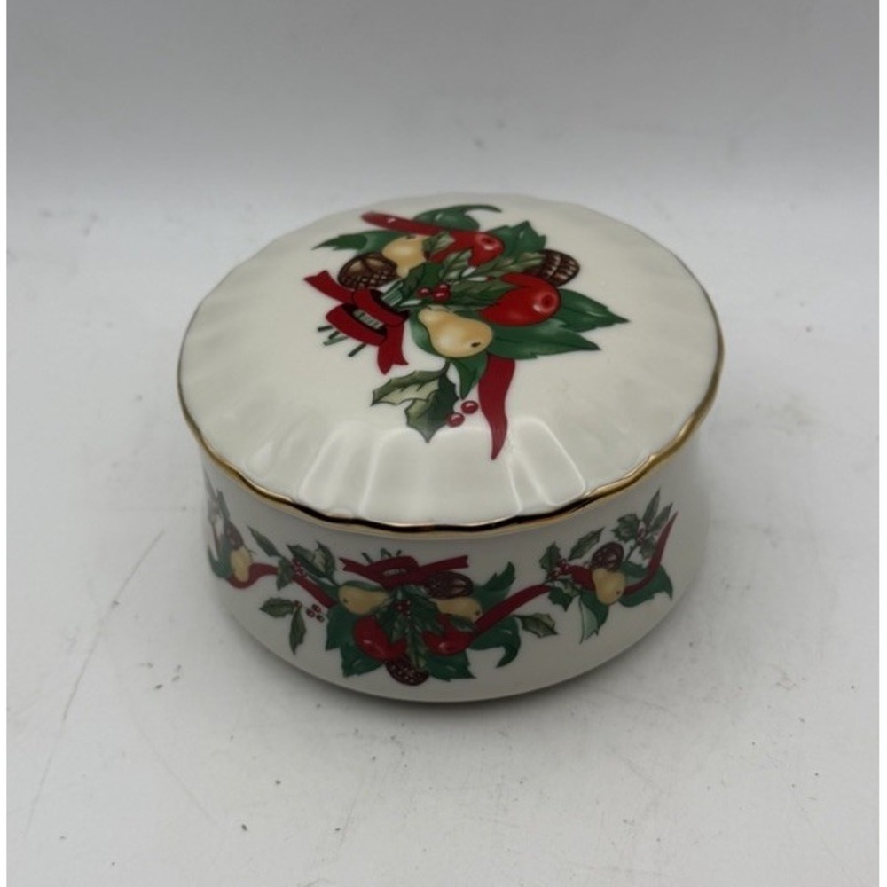 Heritage House Silent Night Christmas Music Box Porcelain Trinket Box Japan